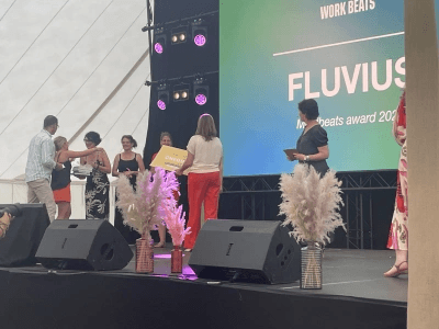 ascento reikt prijs uit aan fluvius op workbeats festival